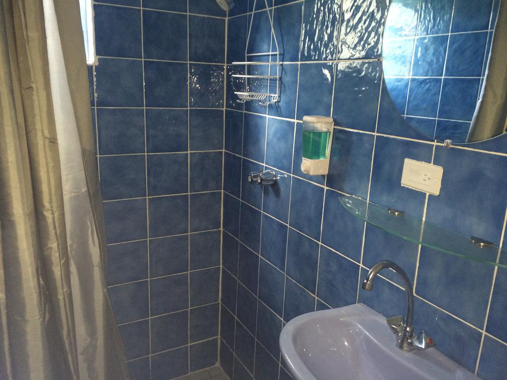 Vicky'S Keys Hostel Upper Princeʼs Quarter 외부 사진