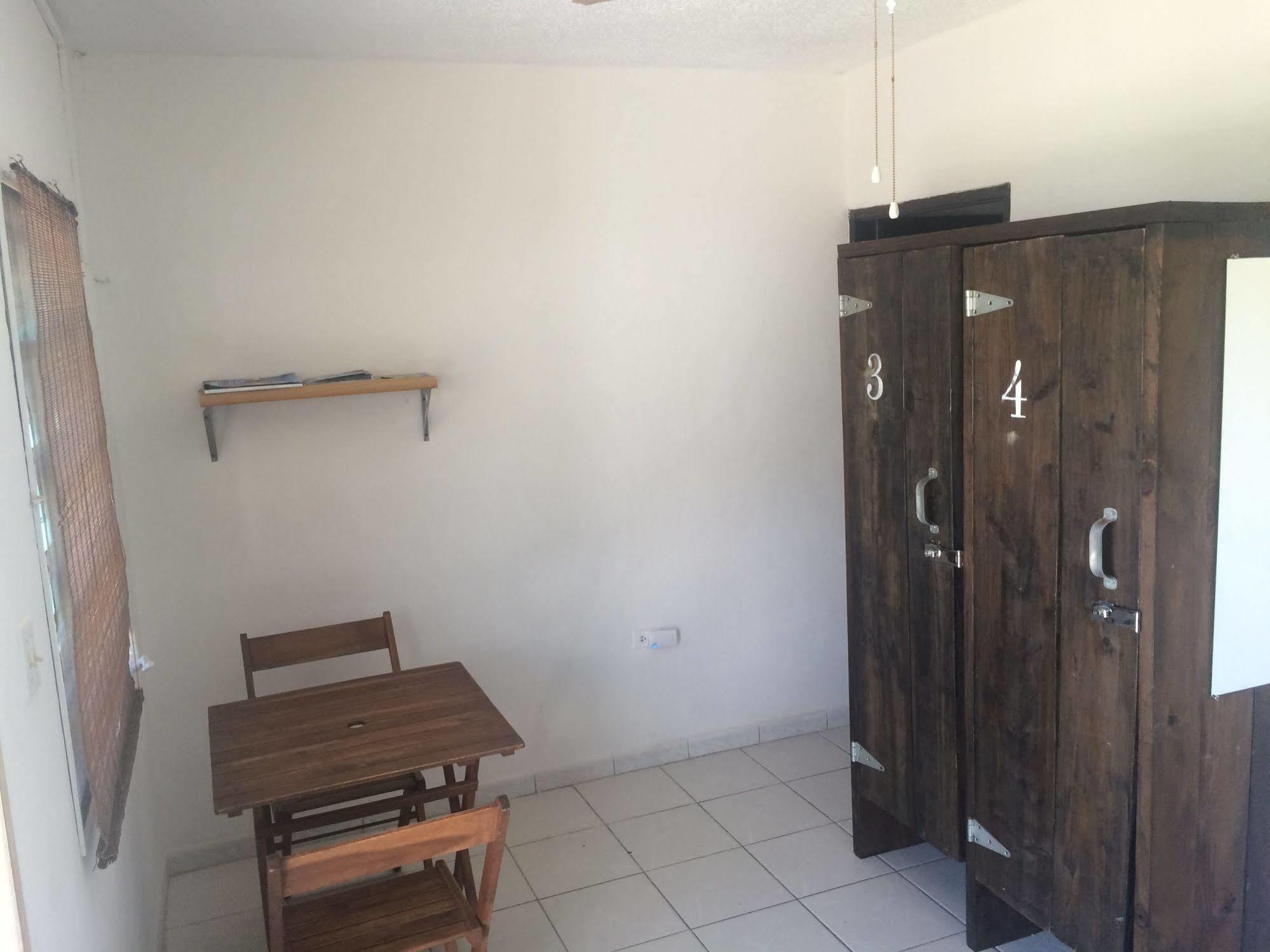 Vicky'S Keys Hostel Upper Princeʼs Quarter 외부 사진