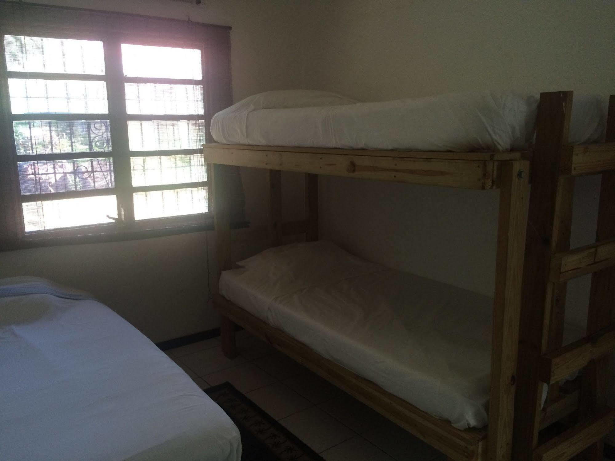 Vicky'S Keys Hostel Upper Princeʼs Quarter 외부 사진