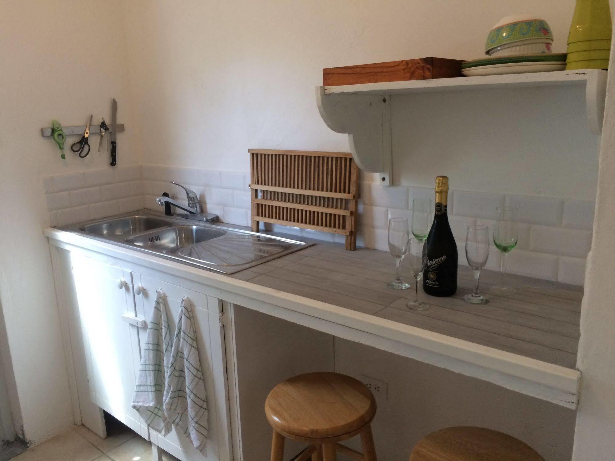 Vicky'S Keys Hostel Upper Princeʼs Quarter 외부 사진