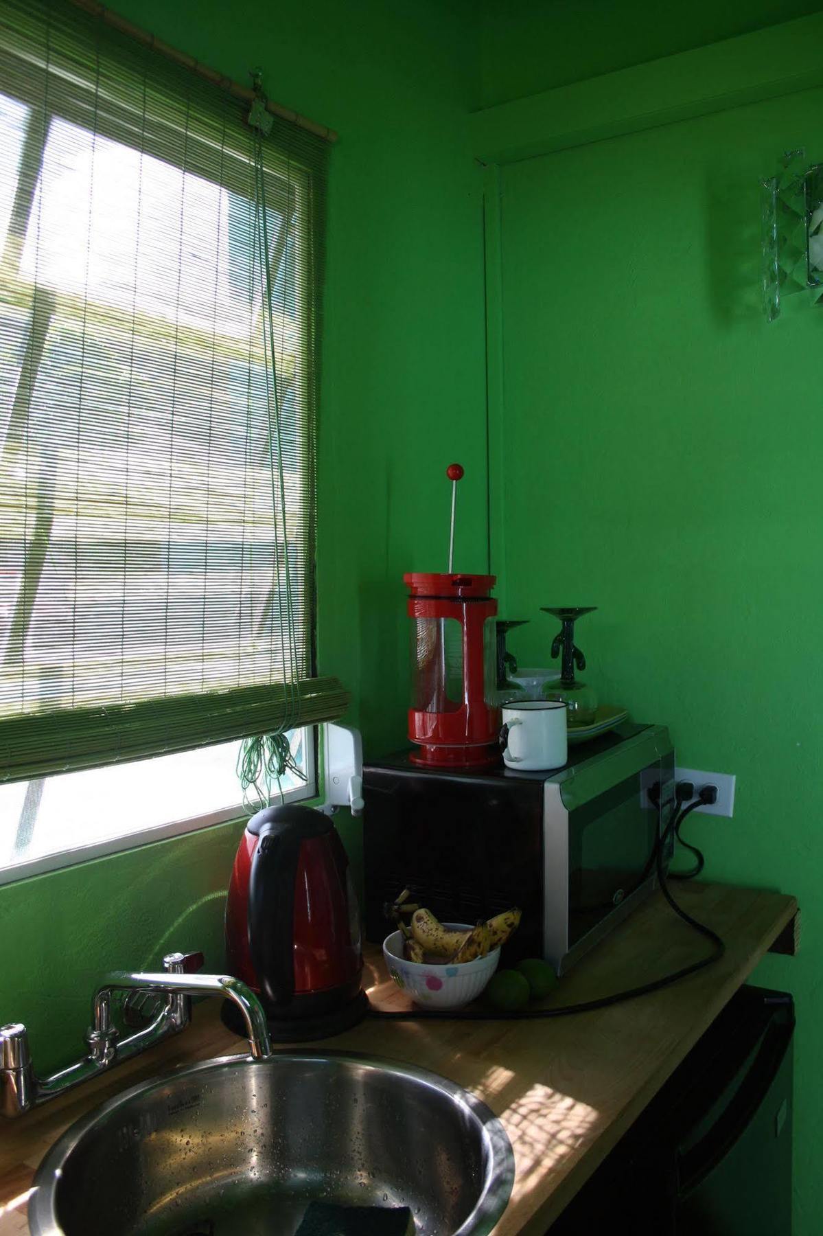 Vicky'S Keys Hostel Upper Princeʼs Quarter 외부 사진